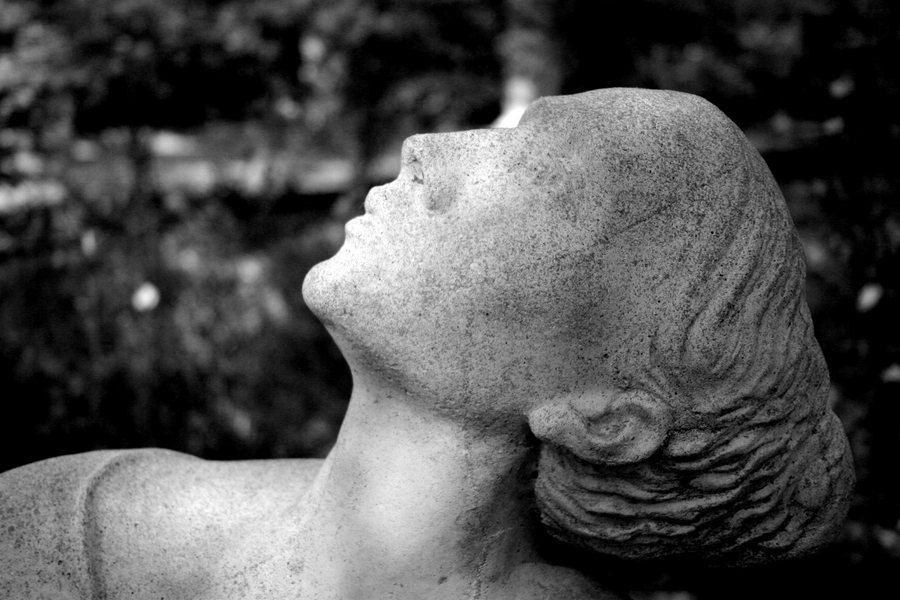 Lady of The Lake : Black and White : Magdalena Altnau Photography